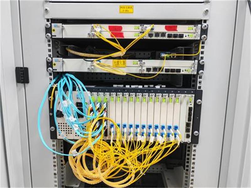 Cas réussi : le système de transmission par amplification optique à ultra-longue distance de 220 km prend en charge la liaison de communication du projet UHVDC Gansu-Zhejiang